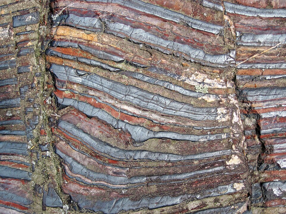 Banded_iron_formation_outcrop.jpg